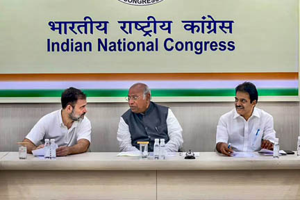 कांग्रेस महासचिवों, प्रभारियों की बुधवार को बैठक, संगठन की मजबूती पर होगा जोर कांग्रेस महासचिवों, प्रभारियों की बुधवार को बैठक, संगठन की मजबूती पर होगा जोर