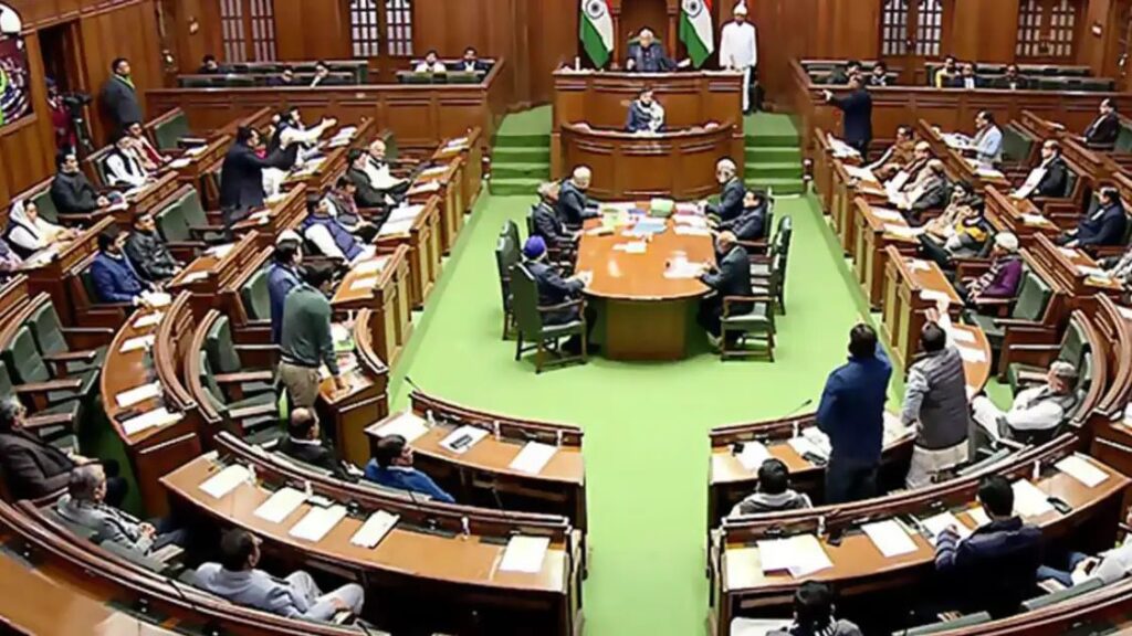 दिल्ली की नई शराब नीति से 2,000 करोड़ से ज्यादा का नुकसान, CAG रिपोर्ट में बड़ा खुलासा