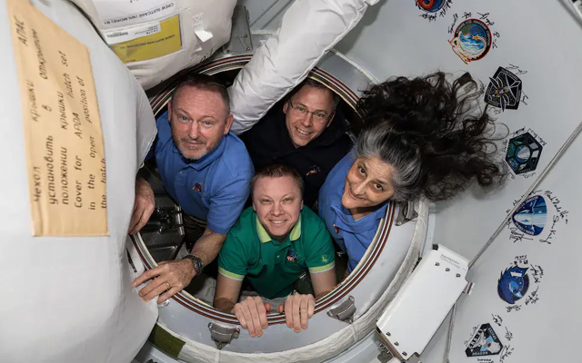 अंतरिक्ष में नौ महीने की यात्रा कर धरती पर वापस आ रही है सुनीता विलियम्स अंतरिक्ष में नौ महीने की यात्रा कर धरती पर वापस आ रही है सुनीता विलियम्स