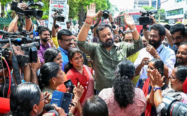 केरल में आंदोलन कर रहीं आशा कार्यकर्ताओं ने सचिवालय का घेराव किया केरल में आंदोलन कर रहीं आशा कार्यकर्ताओं ने सचिवालय का घेराव किया