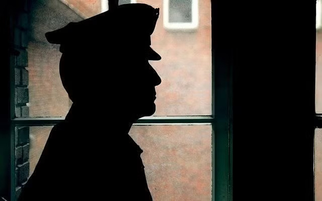 महाराष्ट्र के बीड में पुलिसर्किमयों की ‘नेम प्लेट’ पर नहीं होगा उपनाम महाराष्ट्र के बीड में पुलिसर्किमयों की ‘नेम प्लेट’ पर नहीं होगा उपनाम