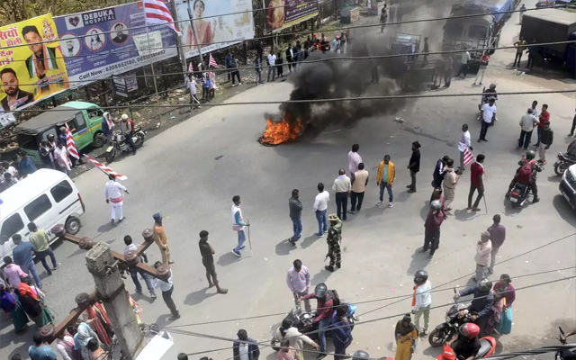 रांची में बंद को लागू कराने के लिए आदिवासी संगठन सड़कों पर उतरे, प्रशासन सतर्क रांची में बंद को लागू कराने के लिए आदिवासी संगठन सड़कों पर उतरे, प्रशासन सतर्क