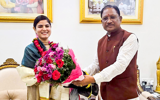 मुख्यमंत्री साय से प्रसिद्ध कथावाचक देवी चित्रलेखा की सौजन्य भेंट मुख्यमंत्री साय से प्रसिद्ध कथावाचक देवी चित्रलेखा की सौजन्य भेंट