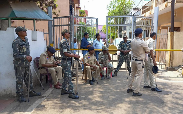 भूपेश बघेल के घर पर सीबीआई की तलाशी राजनीति से प्रेरित: कांग्रेस भूपेश बघेल के घर पर सीबीआई की तलाशी राजनीति से प्रेरित: कांग्रेस