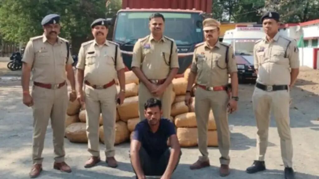 एक करोड़ का गांजा जप्त, दो तस्कर गिरफ्तार…