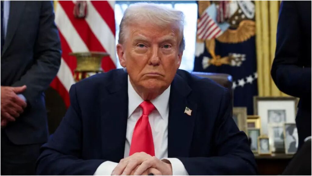 व्हाउट हाउस ने बदली 111 साल पुरानी परंपरा, अब ट्रंप जिस पत्रकार को चाहेंगे वही पूछ पाएगा सवाल!