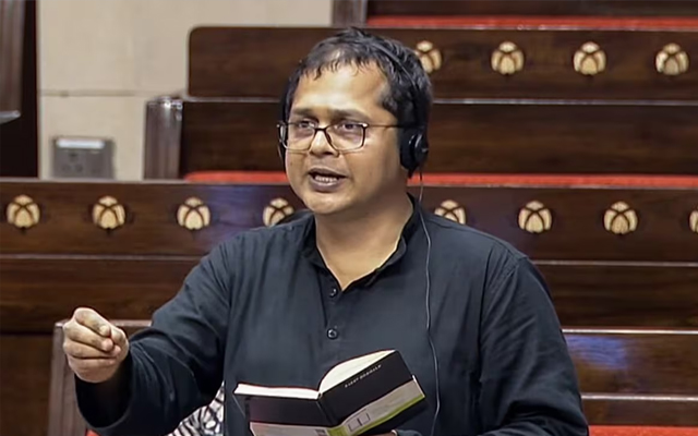 मैं और मजबूती से लड़ता रहूंगा: वेतन कुर्क करने के अदालती आदेश पर तृणमूल नेता साकेत गोखले मैं और मजबूती से लड़ता रहूंगा: वेतन कुर्क करने के अदालती आदेश पर तृणमूल नेता साकेत गोखले