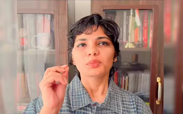 ‘भड़काऊ’ पोस्ट के आरोप में लोक गायिका नेहा राठौर के खिलाफ राजद्रोह का मामला दर्ज ‘भड़काऊ’ पोस्ट के आरोप में लोक गायिका नेहा राठौर के खिलाफ राजद्रोह का मामला दर्ज