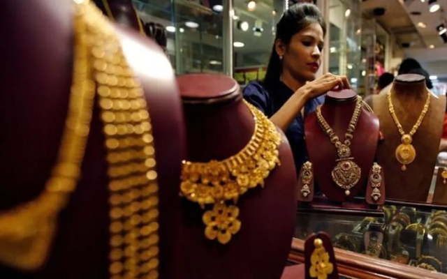 अक्षय तृतीया पर सोना, चांदी की मांग मजबूत रहने की उम्मीद, आभूषण विक्रेता दे रहे आकर्षक छूट अक्षय तृतीया पर सोना, चांदी की मांग मजबूत रहने की उम्मीद, आभूषण विक्रेता दे रहे आकर्षक छूट