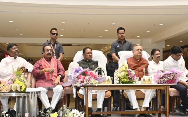 मुख्यमंत्री साय ने किया जोरा मॉल का भव्य शुभारंभ… मुख्यमंत्री साय ने किया जोरा मॉल का भव्य शुभारंभ…