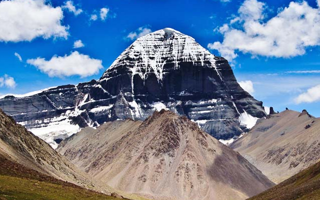 भारत चीन संबंध: पांच साल के अंतराल के बाद कैलाश मानसरोवर यात्रा जून से शुरू होगी भारत चीन संबंध: पांच साल के अंतराल के बाद कैलाश मानसरोवर यात्रा जून से शुरू होगी