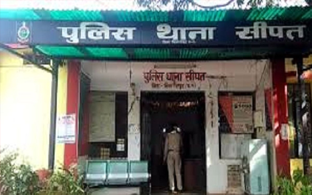 कॉलेज छात्रा ने की आत्महत्या, पंखे से लटकी मिली लाश कॉलेज छात्रा ने की आत्महत्या, पंखे से लटकी मिली लाश