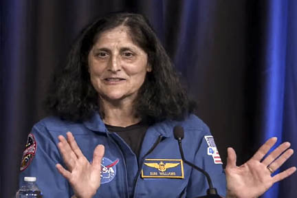 भारत अंतरिक्ष से अद्भुत दिखता है, अपने पिता की जन्मभूमि पर जरूर जाऊंगी: सुनीता विलियम्स भारत अंतरिक्ष से अद्भुत दिखता है, अपने पिता की जन्मभूमि पर जरूर जाऊंगी: सुनीता विलियम्स