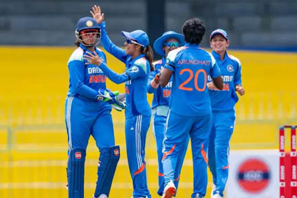 भारतीय महिला टीम ने बारिश से प्रभावित मैच में श्रीलंका को 147 रन पर समेटा भारतीय महिला टीम ने बारिश से प्रभावित मैच में श्रीलंका को 147 रन पर समेटा