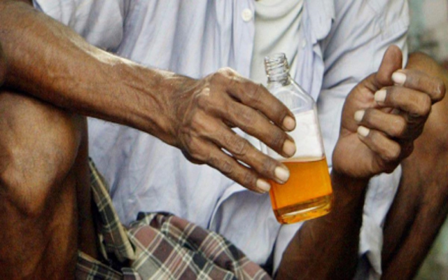 जहरीली शराब पीने से तीन लोगों की मौत जहरीली शराब पीने से तीन लोगों की मौत