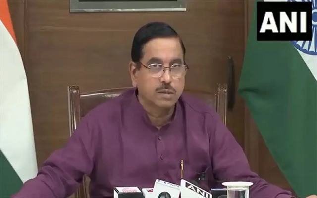 परमेश्वर के खिलाफ ईडी के छापे कांग्रेस में गुटबाजी का नतीजा: प्रह्लाद जोशी परमेश्वर के खिलाफ ईडी के छापे कांग्रेस में गुटबाजी का नतीजा: प्रह्लाद जोशी