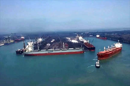 ओडिशा: पाकिस्तानी चालक दल के 21 सदस्यों के साथ पारादीप बंदरगाह पहुंचा जहाज, बढ़ाई गई सुरक्षा ओडिशा: पाकिस्तानी चालक दल के 21 सदस्यों के साथ पारादीप बंदरगाह पहुंचा जहाज, बढ़ाई गई सुरक्षा