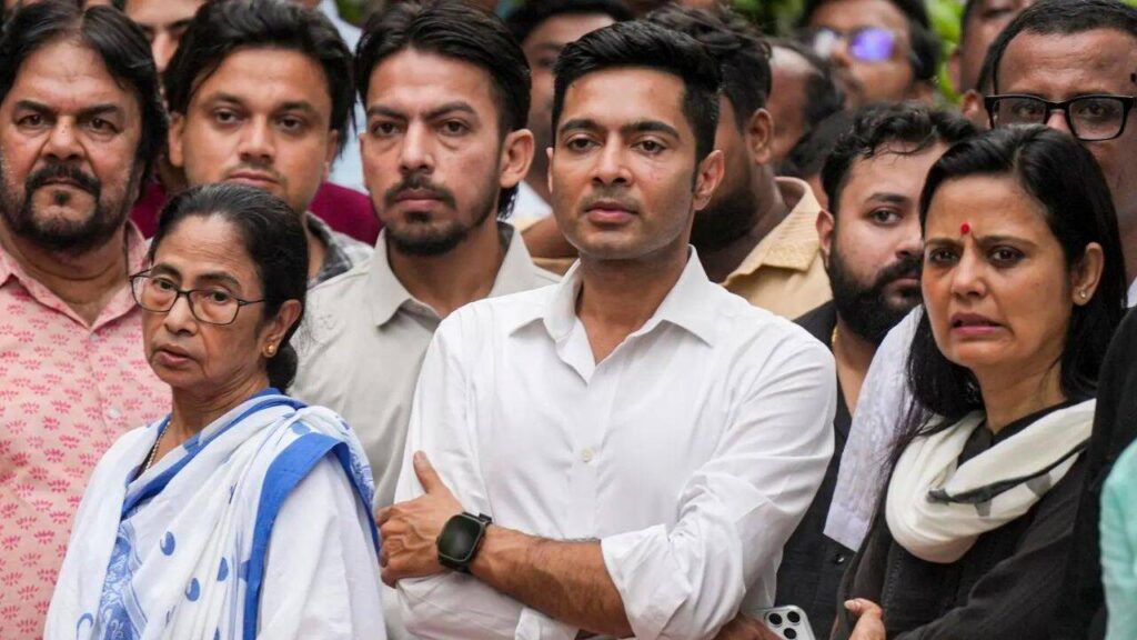 बंगाल का शहीद दिवस विपक्षी जगह के लिए तीनतरफा लड़ाई में बदल गया - राष्ट्रवाणी