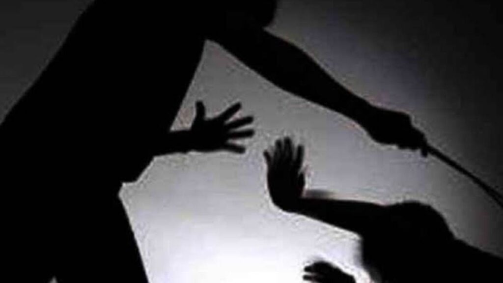 कक्षा में एक मिनट देर से पहुंचने पर 7वीं के छात्र से मारपीट का आरोप, शिक्षक पर एफआईआर दर्ज - राष्ट्रवाणी - Chhattisgarh समाचार