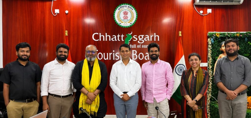 भारत भाग्य विधाता‘ फिल्म के लेखक-निर्देशक मनोज तापड़िया तथा फिल्म निर्माता आदि शर्मा ने की छत्तीसगढ़ टूरिज्म बोर्ड के एमडी विवेक आचार्य से सौजन्य मुलाकात - राष्ट्रवाणी - Chhattisgarh समाचार भारत भाग्य विधाता‘ फिल्म के लेखक-निर्देशक मनोज तापड़िया तथा फिल्म निर्माता आदि शर्मा ने की छत्तीसगढ़ टूरिज्म बोर्ड के एमडी विवेक आचार्य से सौजन्य मुलाकात - राष्ट्रवाणी - Chhattisgarh समाचार