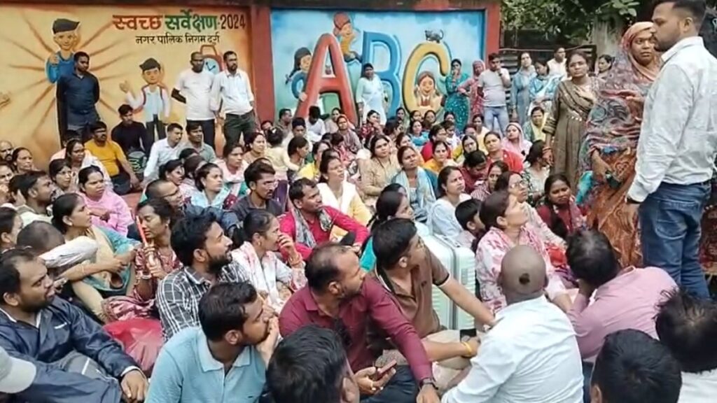 अतिथि शिक्षकों की हड़ताल खत्म, सरकार से आश्वासन के बाद लिया फैसला, मांगें पूरी नहीं होने पर फिर सड़क पर उरतने की दी चेतावनी - राष्ट्रवाणी - Chhattisgarh समाचार