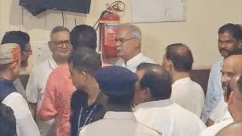 रामगोपाल अग्रवाल की रिमांड 5 अगस्त तक बढ़ी, जेल जाने से पहले भूपेश बघेल ने की मुलाकात - राष्ट्रवाणी - Chhattisgarh समाचार