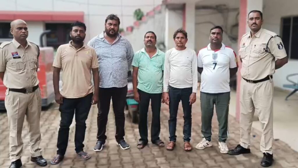 4 करोड़ के लेनदेन विवाद में जानलेवा हमला: बातचीत के बहाने बुलाकर युवक पर चाकू से ताबड़तोड़ वार, 5 आरोपी गिरफ्तार - राष्ट्रवाणी - Chhattisgarh समाचार 4 करोड़ के लेनदेन विवाद में जानलेवा हमला: बातचीत के बहाने बुलाकर युवक पर चाकू से ताबड़तोड़ वार, 5 आरोपी गिरफ्तार - राष्ट्रवाणी - Chhattisgarh समाचार