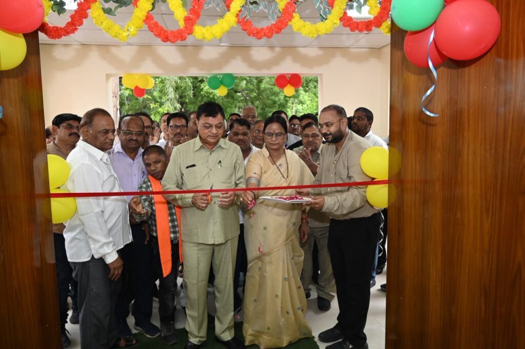 उद्योग मंत्री लखन लाल देवांगन ने जैन स्वाध्याय भवन के जीर्णोद्धार कार्य का किया लोकार्पण - राष्ट्रवाणी - Chhattisgarh समाचार