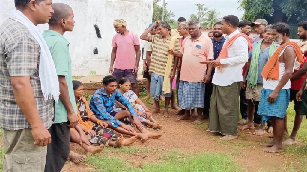 अंतागढ़ में धर्म वापसी कार्यक्रम, पारंपरिक रीतिरिवाजों के साथ मूल धर्म में लौटे आदिवासी, जनजातीय संस्कृति के संरक्षण का लिया संकल्प - राष्ट्रवाणी - Chhattisgarh समाचार