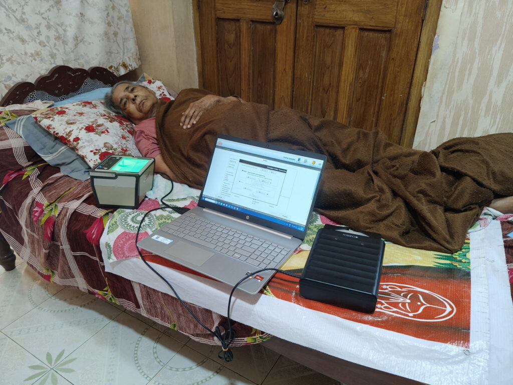 मानवीय संवेदनशीलता की मिसाल : पक्षाघात से पीड़ित दिव्यांग मरीज के घर पहुंचकर उपलब्ध कराई गई आधार सेवा - राष्ट्रवाणी - Chhattisgarh समाचार