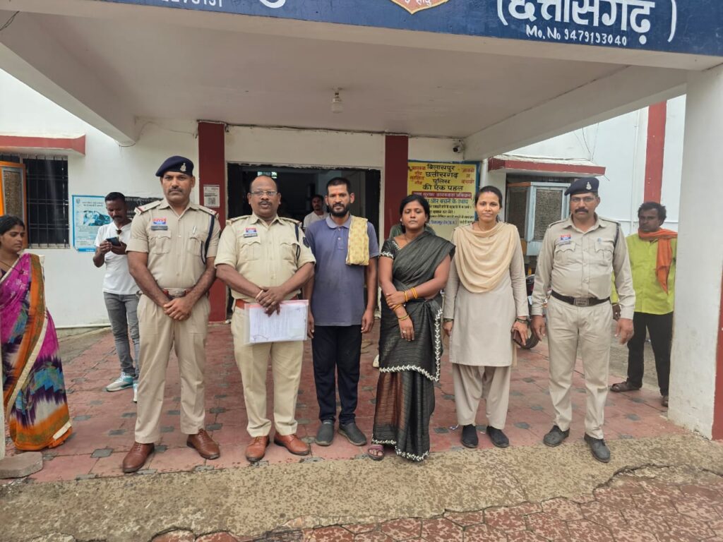 युवक की आत्महत्या के मामले में मामा-मामी गिरफ्तार, खुद के पैसे मांगने पर दी थी रेप केस में फंसाने की धमकी - राष्ट्रवाणी - Chhattisgarh समाचार