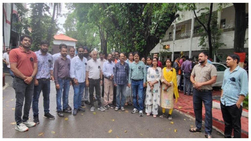 मक्कार शब्द पर भड़के इंजीनियर, मांगी सार्वजनिक माफी: बिलासपुर महापौर और निगम आयुक्त को सौंपा ज्ञापन - राष्ट्रवाणी - Chhattisgarh समाचार