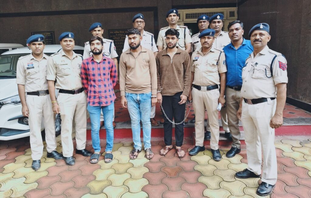 ट्रेन में लाखों की चोरी, दो आरोपी गिरफ्तार, सीसीटीवी फुटेज से खुला राज - राष्ट्रवाणी - Chhattisgarh समाचार