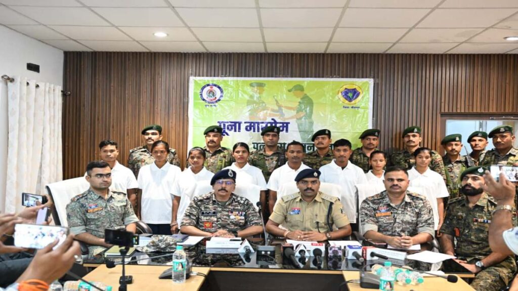 झारखंड में सक्रिय 8 माओवादी कैडरों ने बीजापुर में किया सरेंडर, 49 लाख रुपए घोषित था इनाम - राष्ट्रवाणी - Chhattisgarh समाचार झारखंड में सक्रिय 8 माओवादी कैडरों ने बीजापुर में किया सरेंडर, 49 लाख रुपए घोषित था इनाम - राष्ट्रवाणी - Chhattisgarh समाचार