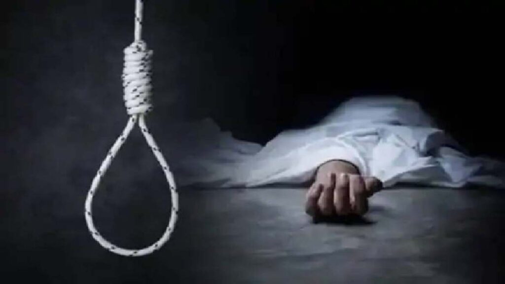 कग नेवस : 12वीं की छात्रा ने की सुसाइड, बाथरूम में फांसी के फंदे पर लटका मिला शव - राष्ट्रवाणी - Chhattisgarh समाचार