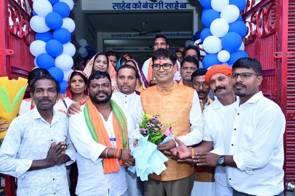 वित्त मंत्री ओपी चौधरी ने किया ‘कबीर कुटीर’ सामुदायिक भवन का लोकार्पण - राष्ट्रवाणी - Chhattisgarh समाचार वित्त मंत्री ओपी चौधरी ने किया ‘कबीर कुटीर’ सामुदायिक भवन का लोकार्पण - राष्ट्रवाणी - Chhattisgarh समाचार