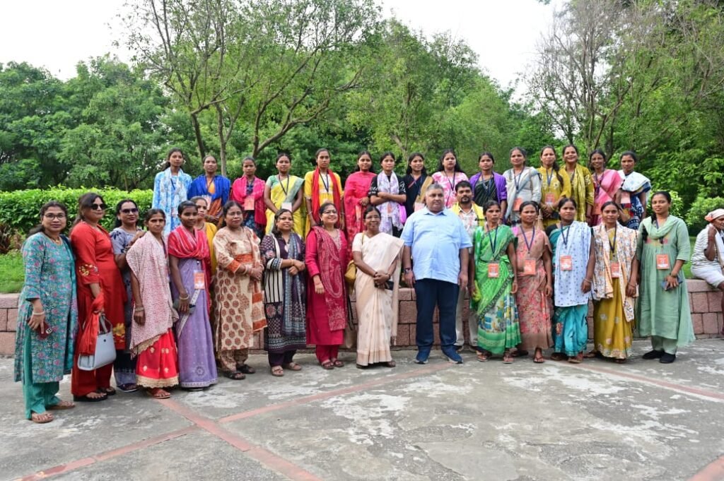 बस्तर के प्रतिनिधियों ने देखा राष्ट्रपति भवन, बस्तर की संस्कृति का हुआ भव्य सम्मान - राष्ट्रवाणी - Chhattisgarh समाचार बस्तर के प्रतिनिधियों ने देखा राष्ट्रपति भवन, बस्तर की संस्कृति का हुआ भव्य सम्मान - राष्ट्रवाणी - Chhattisgarh समाचार