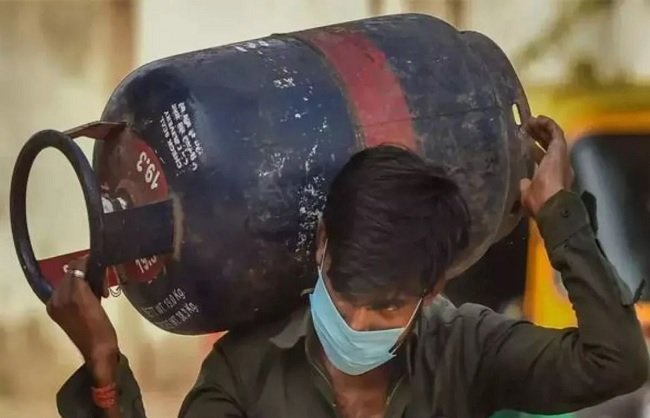 कमर्शियल लपग सिलेंडर की कीमत में 200 रुपए से अधिक की कटौती, लोगों ने सरकार को कहा धन्यवाद - राष्ट्रवाणी - Chhattisgarh समाचार कमर्शियल लपग सिलेंडर की कीमत में 200 रुपए से अधिक की कटौती, लोगों ने सरकार को कहा धन्यवाद - राष्ट्रवाणी - Chhattisgarh समाचार