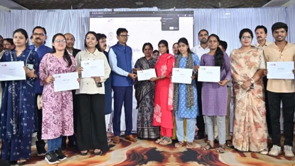 धमतरी में गेन ज़ युवाओं को मंत्री ओपी चौधरी की सौगात, एआई प्रशिक्षण लेने वाले युवाओं को दी 10-10 हजार रुपये की प्रोत्साहन राशि - राष्ट्रवाणी - Chhattisgarh समाचार धमतरी में गेन ज़ युवाओं को मंत्री ओपी चौधरी की सौगात, एआई प्रशिक्षण लेने वाले युवाओं को दी 10-10 हजार रुपये की प्रोत्साहन राशि - राष्ट्रवाणी - Chhattisgarh समाचार