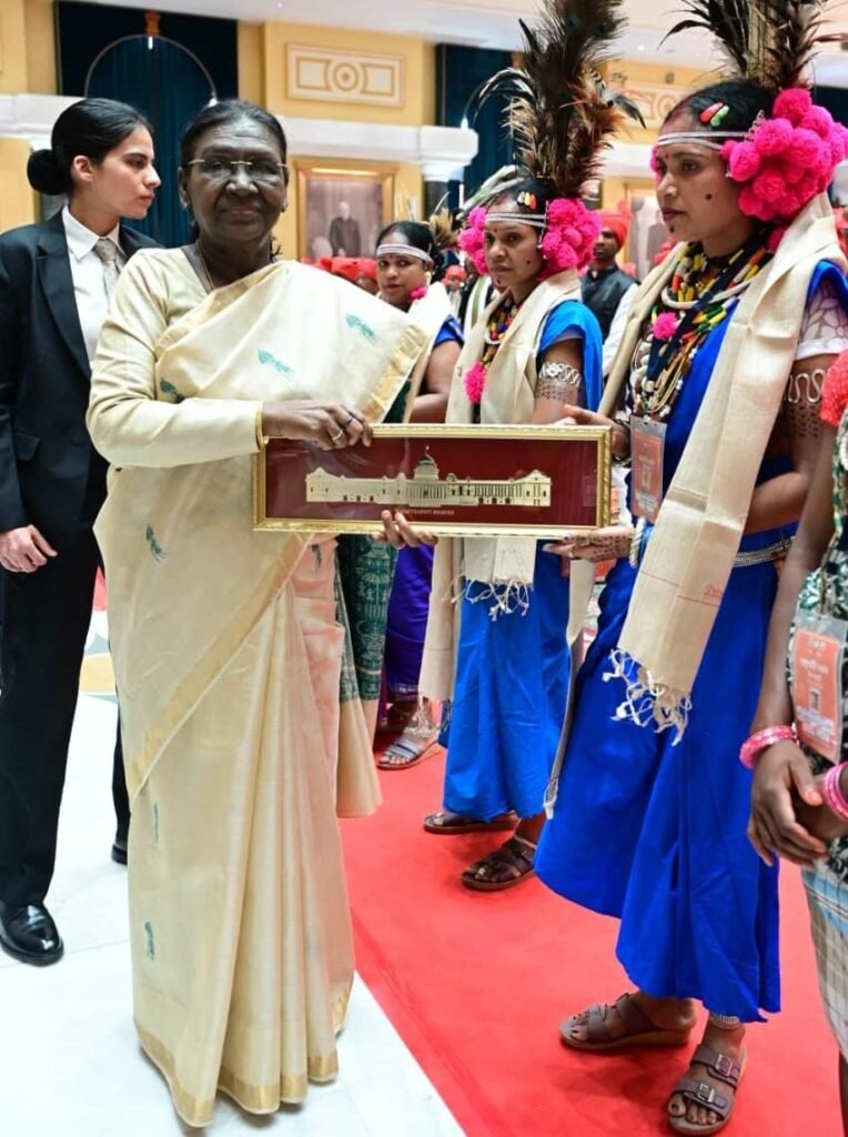 राष्ट्रपति भवन पहुंची बस्तर की लोक परंपराओं की गौरवगाथा - राष्ट्रवाणी - Chhattisgarh समाचार राष्ट्रपति भवन पहुंची बस्तर की लोक परंपराओं की गौरवगाथा - राष्ट्रवाणी - Chhattisgarh समाचार