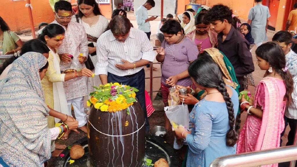 सावन के प्रथम सोमवार पर कबीरधाम में श्रद्धा भक्ति की गूंज, भोरमदेव पदयात्रा में उत्साह से शामिल हो रहे हजारों लोग - राष्ट्रवाणी - Chhattisgarh समाचार सावन के प्रथम सोमवार पर कबीरधाम में श्रद्धा भक्ति की गूंज, भोरमदेव पदयात्रा में उत्साह से शामिल हो रहे हजारों लोग - राष्ट्रवाणी - Chhattisgarh समाचार