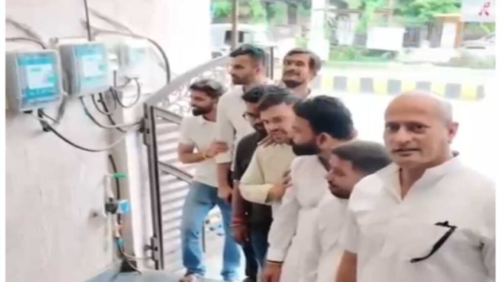ट्रेंडिंग गाने पर कांग्रेस नेताओं ने बनाया वीडियो, स्मार्ट मीटर को लेकर सरकार पर साधा निशाना - राष्ट्रवाणी - Chhattisgarh समाचार
