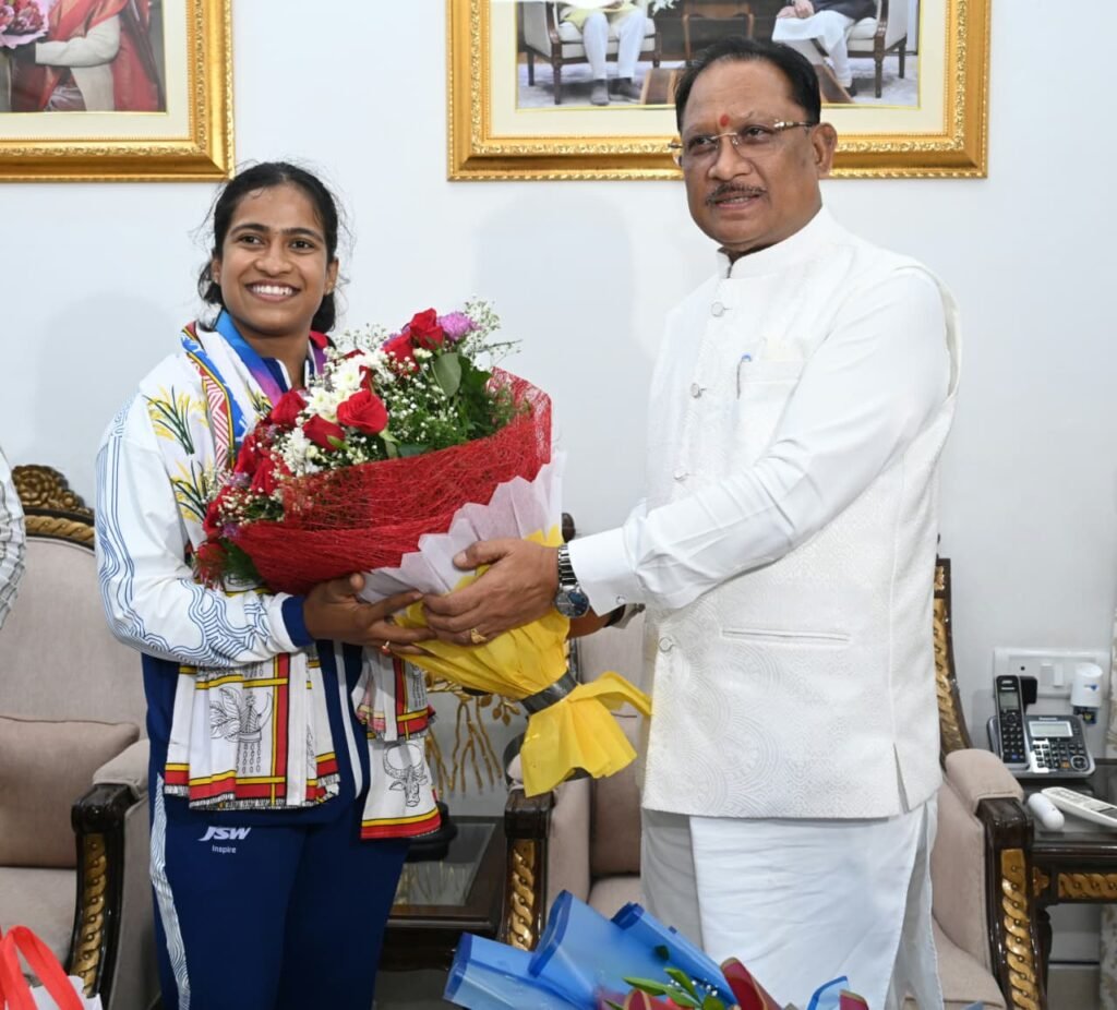 राष्ट्रमंडल खेलों की रजत पदक विजेता ज्ञानेश्वरी यादव का मुख्यमंत्री निवास में भव्य स्वागत - राष्ट्रवाणी - Chhattisgarh समाचार राष्ट्रमंडल खेलों की रजत पदक विजेता ज्ञानेश्वरी यादव का मुख्यमंत्री निवास में भव्य स्वागत - राष्ट्रवाणी - Chhattisgarh समाचार