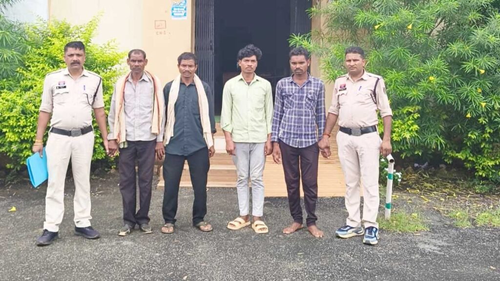 कग करिमे : बस छूटने पर दूसरी गाड़ी का इंतजार कर रही महिला से गैंगरेप, चार दरिंदे गिरफ्तार - राष्ट्रवाणी - Chhattisgarh समाचार कग करिमे : बस छूटने पर दूसरी गाड़ी का इंतजार कर रही महिला से गैंगरेप, चार दरिंदे गिरफ्तार - राष्ट्रवाणी - Chhattisgarh समाचार