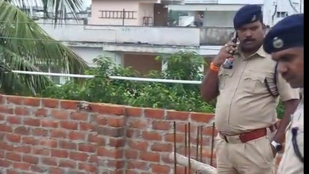 बिलासपुर में स्वीकृत नक्शे के विपरीत निर्माण, 11 केवी लाइन की चपेट में आए दो श्रमिकों की मौत - राष्ट्रवाणी - Chhattisgarh समाचार