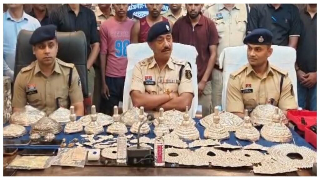 तीन मंदिरों में चोरी, दो सगे भाई व एक नाबालिग सहित चार गिरफ्तार: जांजगीर पुलिस ने 48 घंटे में सुलझाई गुत्थी - राष्ट्रवाणी - Chhattisgarh समाचार