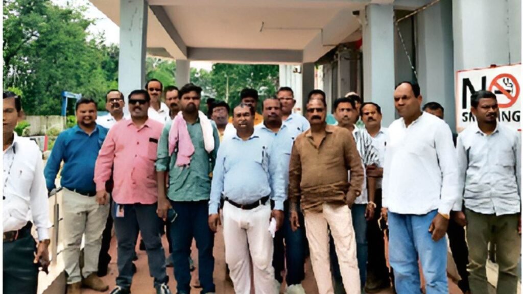 बस्तर दशहरा विवाद: 'मुरिया दरबार' को 'आम दरबार' लिखने पर भड़का आदिवासी समाज, कलेक्ट्रेट में सौंपी शिकायत - राष्ट्रवाणी - Chhattisgarh समाचार