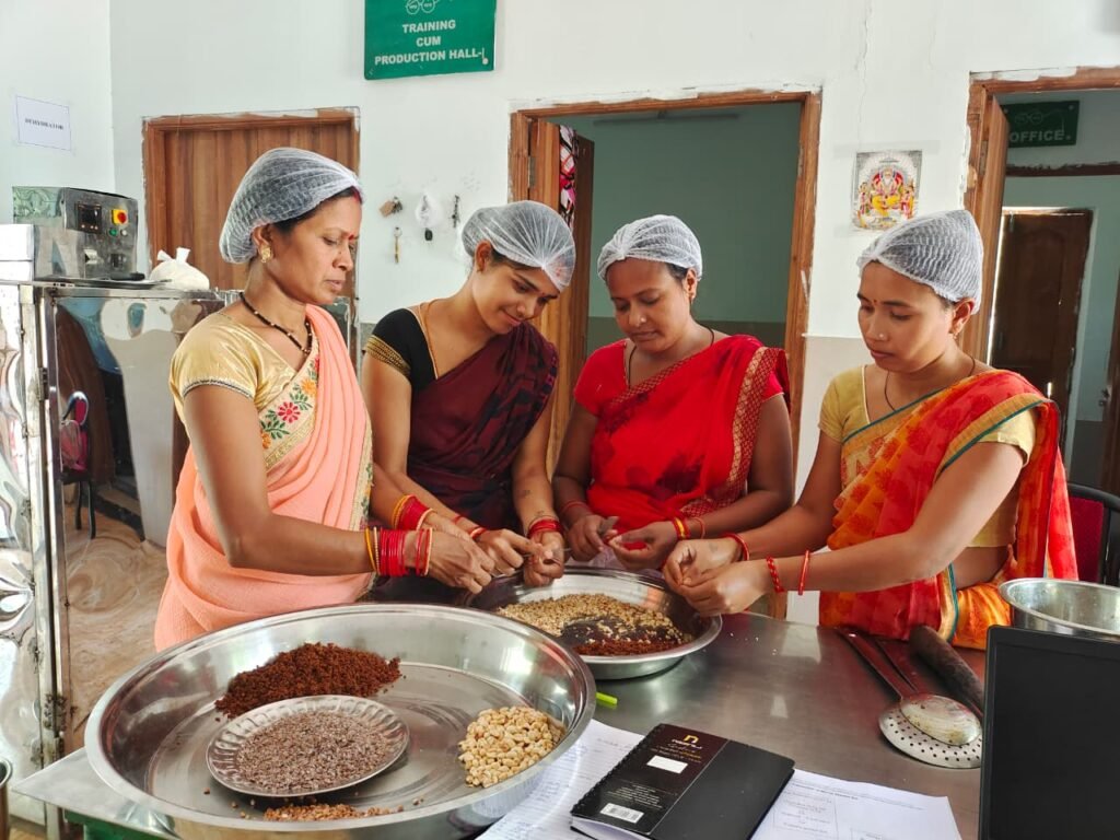 महुआ बना महिलाओं की आत्मनिर्भरता का आधार, वन धन योजना से बदली जिंदगी - राष्ट्रवाणी - Chhattisgarh समाचार