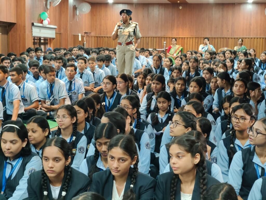 एम ज़ी एम हायर सेकेंडरी स्कूल में छात्रसंघ पदभार एवं शपथ ग्रहण समारोह, पौधारोपण का आयोजन - राष्ट्रवाणी - Chhattisgarh समाचार