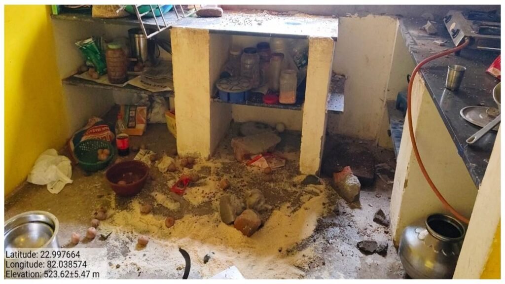 मध्यप्रदेश से आए 3 हाथियों का मरवाही में कहर, 3 दिन में 4 घर तोड़े, राशन खाकर 15 किसानों की फसलें रौंदी - राष्ट्रवाणी - Chhattisgarh समाचार